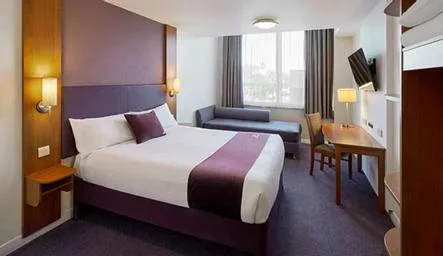 غرفة مفردة بسرير مزدوج، Premier Inn Barnsley Central M1 J37 1/1