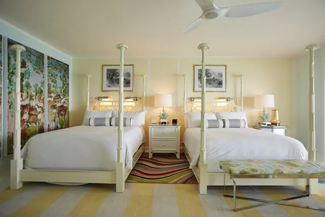 غرفة بريميوم بسريرين كوين بإطلالة على البحر، Malliouhana, An Auberge Resort 1/2