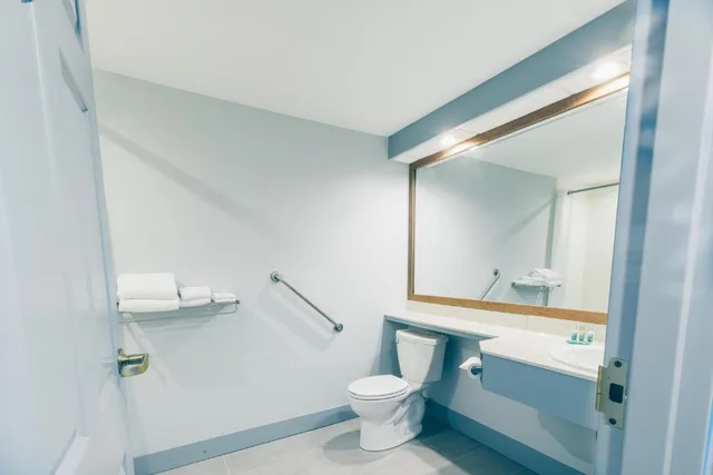 غرفة بسريرين كوين، Loyalist Country Inn A Lakeview Resort 2/2