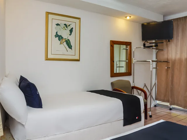 غرفة قياسية ثلاثية، Capital O Hotel Dos Mares, Cabo San Lucas 3/4