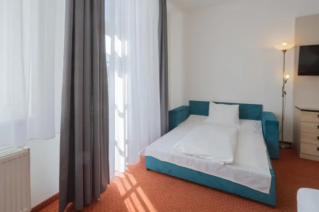 Room, Triple, Flora Hotel 1/4