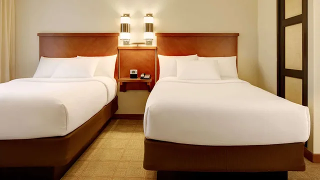 غرفة ديلوكس بسريرين مزدوجين مع أريكة في طابق مرتفع، Sonesta Select Atlanta Duluth 4/10