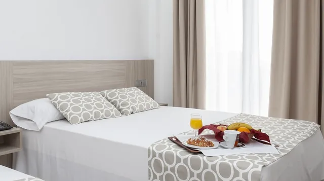غرفة بسرير كوين، Olympia Hotel Ronda II 7/9
