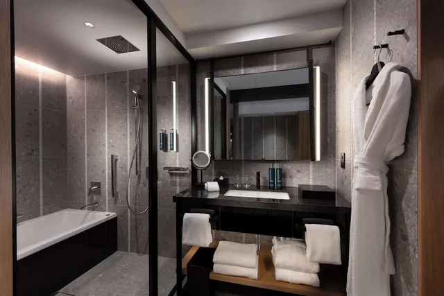 غرفة تنفيذية تنفيذية بسرير كينج مع دخول الصالة، Hilton Kyoto 3/3