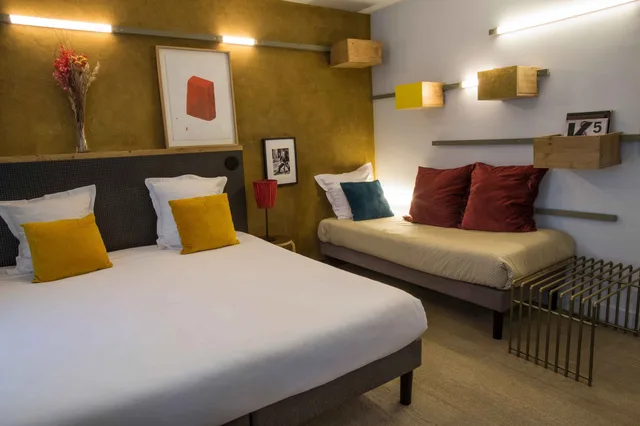 غرفة عائلية ثلاثية بسرير كينج مع أريكة، Hotel La Nouvelle Republique & Hammam 1/2