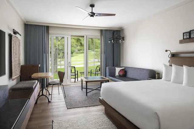غرفة بسرير كينج لذوي الإعاقة، Hyatt Regency Lost Pines 2/4