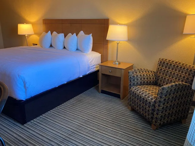 Standard, King Bed, Best Western Plus Reading Inn & Suites 2/3