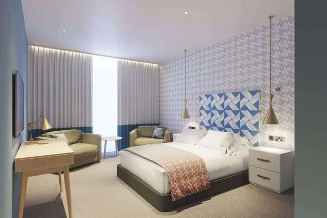 Guest Room, King Bed, Hilton Bournemouth 18/20