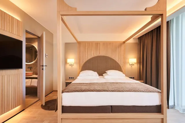 Deluxe, King Bed, Bath and Shower, Sofa، Nordic Hotel Forum, WorldHotels Distinctive 1/4