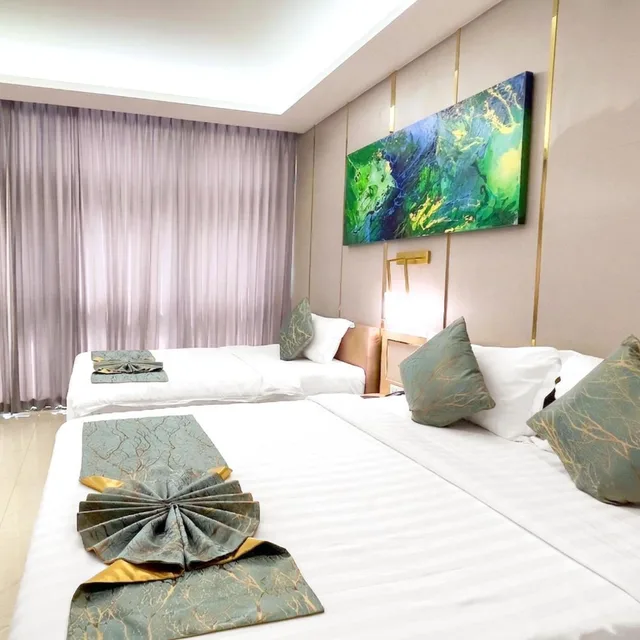 Deluxe, Triple, Single Bed, Elegant Bangkok Hotel 1/6
