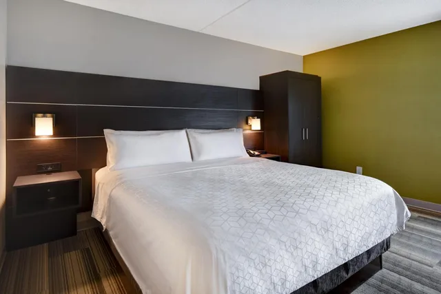 غرفة بسرير كينج بإطلالة، Holiday Inn Express Hotel And Suites Allentown Dorney Park Area 2/7