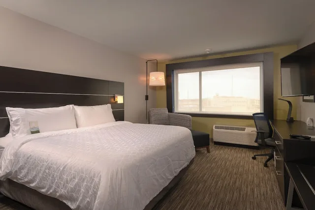 غرفة قياسية بسرير كينج لذوي الإعاقة، Holiday Inn Express Suites Tulsa Downtown Arts District 1/4