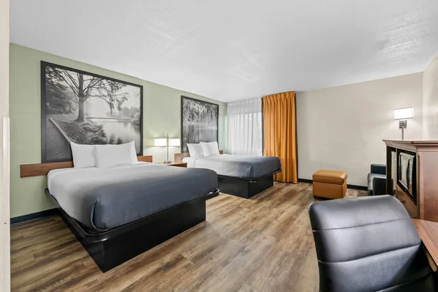 غرفة بسريرين كوين، Super 8 By Wyndham Alexandria Mn 2/4