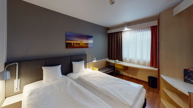 غرفة بسريرين منفصلين، Ibis Cologne Airport Hotel 4/10