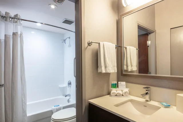 جناح بسريرين كوين بغرفة نوم واحدة، Holiday Inn Express Suites Riverport 3/3