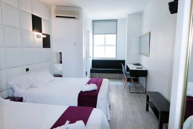 غرفة ثلاثية بسرير مزدوج وسريرين منفصلين، Hotel Avenida de Espana 2/6