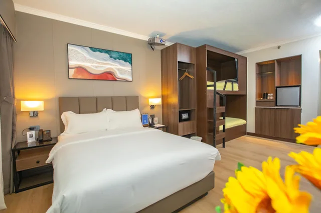 غرفة عائلية بإطلالة على البحر، EGI Cebu Resort & Hotel 2/2
