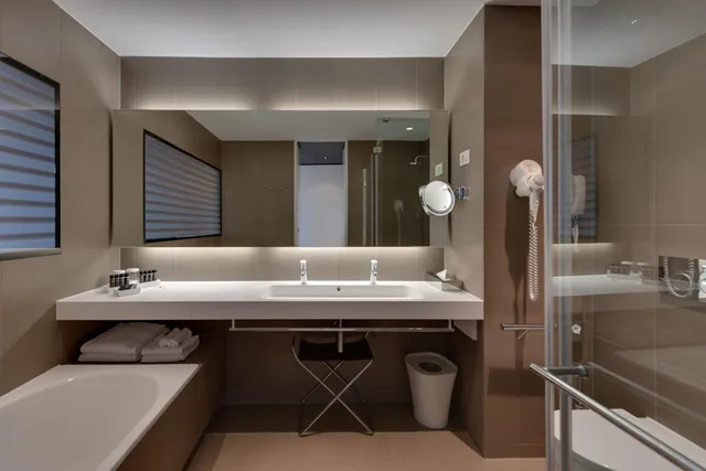 غرفة بريميوم مفردة بسرير مزدوج، Lone Hotel by Maistra Collection 1/4