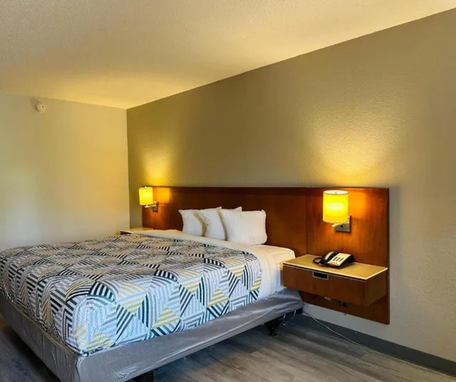 غرفة بسرير كينج لذوي الإعاقة، Motel6 Forrest City, AR 1/7