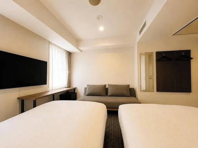 غرفة قياسية بسريرين منفصلين مع أريكة للمدخنين، Hotel Sho Sapporo 2/3