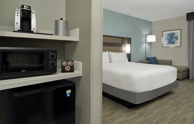 جناح بسريرين كوين مع أريكة، Holiday Inn Express & Suites Lake Charles South Casino Area 8/10