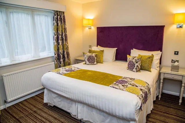 غرفة بسرير كينج لذوي الإعاقة، The Casa Hotel, Sure Hotel Collection by Best Western 2/8