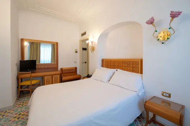غرفة اقتصادية بسرير كوين، Grand Hotel Flora Sorrento 1/1