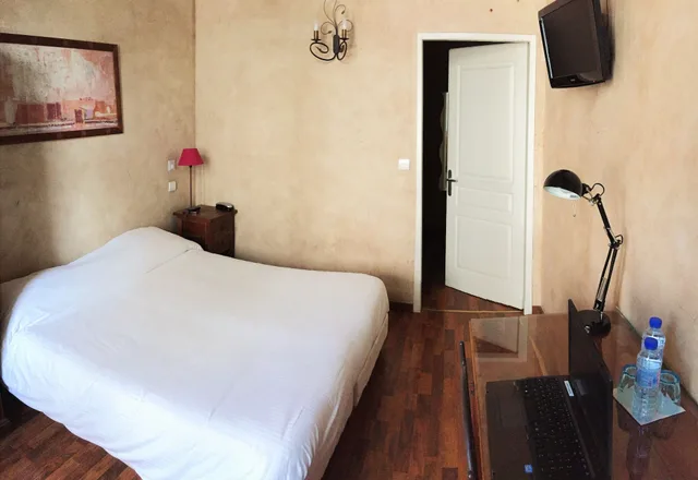 Family Suite, King Bed, 2 Bathrooms, Sofa، Hotel Saint Paul Lyon 6/10
