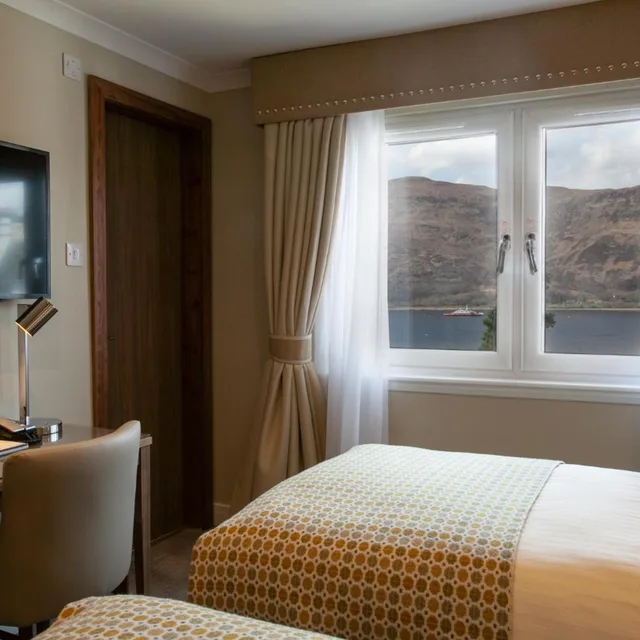 Room, Twin Beds, Loch View, Cruachan Hotel 6/10