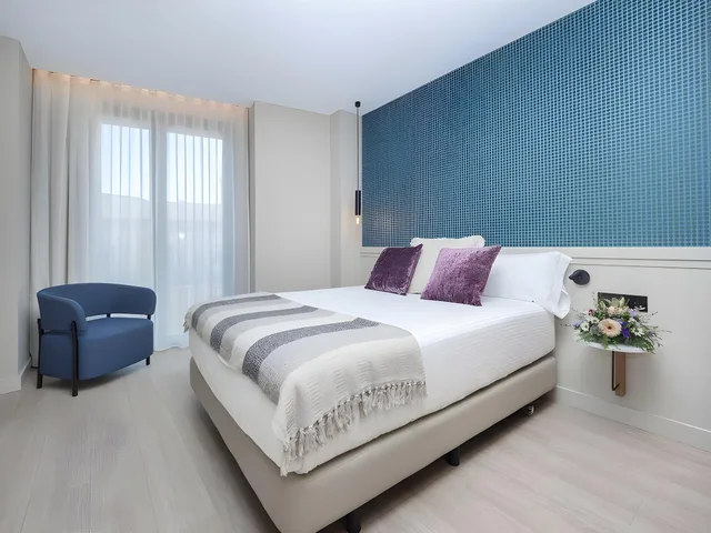 Interior, Single, 2 Double Beds، ARCELON HOTEL 1/2