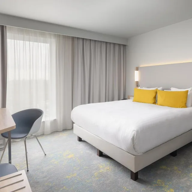 غرفة قياسية بسرير كينج، Courtyard by Marriott Paris Charles de Gaulle Central Airport 5/10