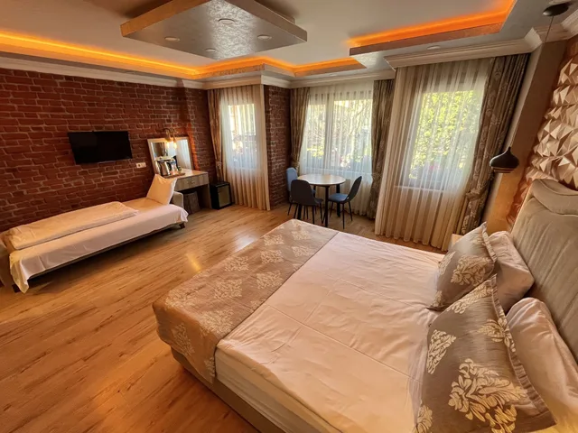 Deluxe, Triple, Queen Bed, Sofa, Meydan Suites 3/4