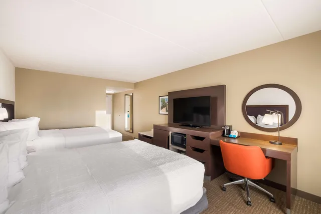 غرفة بسرير كوين، Hampton Inn McHenry 2/7