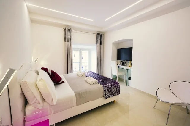 غرفة قياسية بسريرين منفصلين وسرير كوين بإطلالة على المدينة، San Pietro Grand Suite 2/5