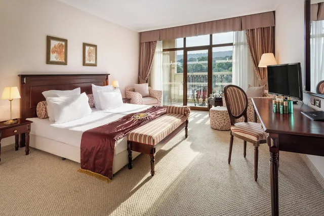غرفة كلاسيكية بسريرين منفصلين بإطلالة على المتنزه، Melia Grand Hermitage 2/6