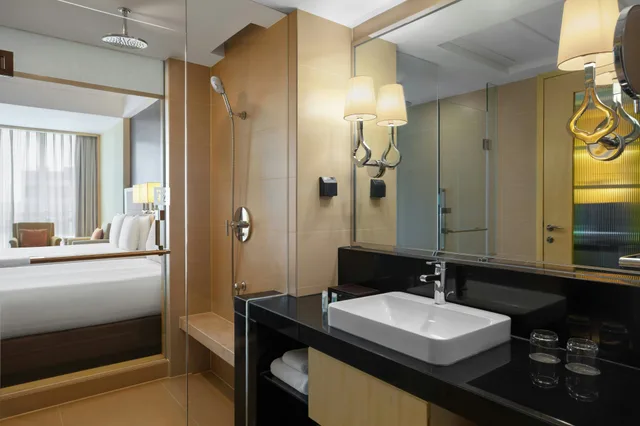 Deluxe, Courtyard By Marriott Shanghai Central 3/3