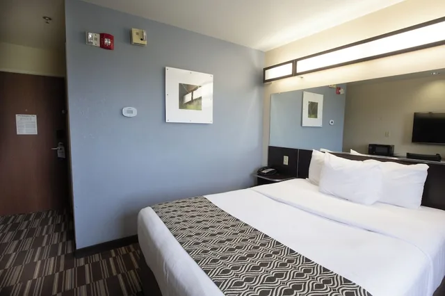 غرفة بسرير كوين لذوي الإعاقة، Microtel Inn & Suites By Wyndham Waynesburg 1/8