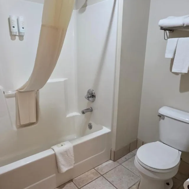 1 Bedroom, Suite, Jetted Tub, Quality Inn & Suites Eldridge Davenport North 2/2