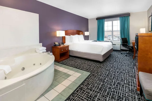 Room, King Bed, Jetted Tub, La Quinta Inn & Suites by Wyndham Rockwall 8/9