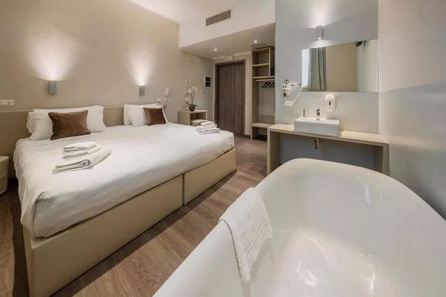 غرفة ديلوكس بسرير كينج، Spark by Hilton Milan Linate Airport 4/8
