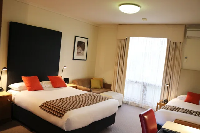 Deluxe, 1 Queen and 1 Single Bed, Sovereign Park Motor Inn 1/10