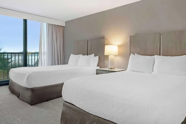 غرفة قياسية بسريرين كوين يُسمح فيها بالحيوانات الأليفة، Best Western Plus Agate Beach Inn 3/6