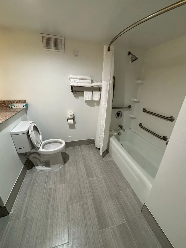 غرفة بسريرين مزدوجين لذوي الإعاقة، Days Hotel by Wyndham Williamsburg I-64 9/10