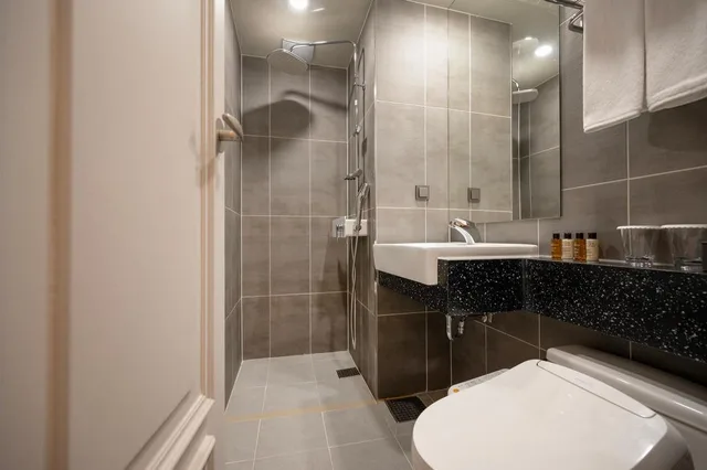 جناح ركني بسرير كوين بحوض استحمام، HOTEL D Edition 6/9