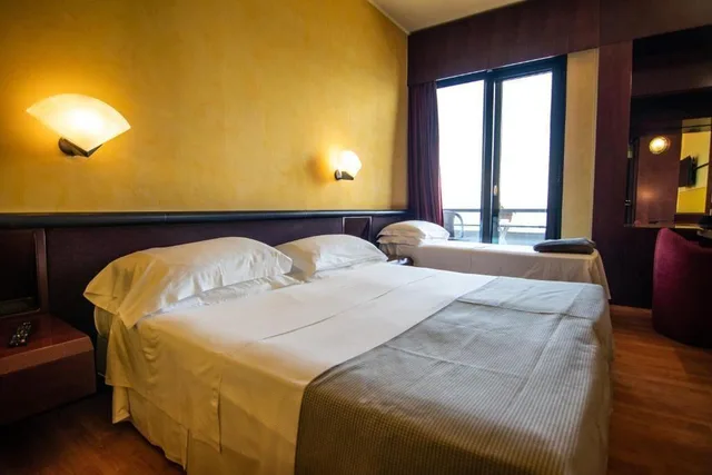 غرفة ثلاثية بإطلالة على البحيرة بشرفة، Hotel Concorde 1/1