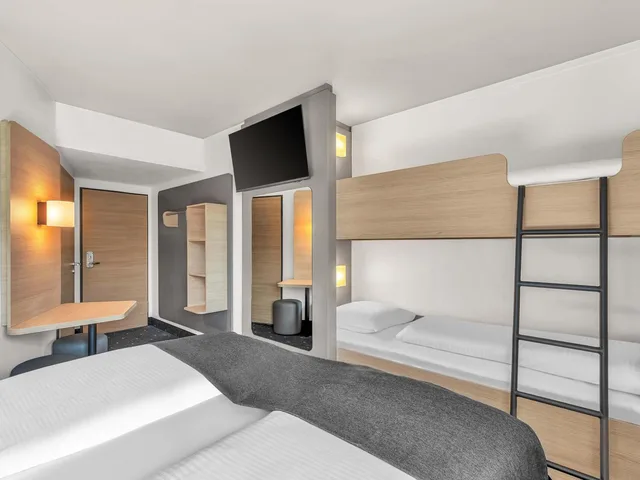 غرفة عائلية بسرير بطابقين، B&B Hotel Hamburg-Harburg 1/1