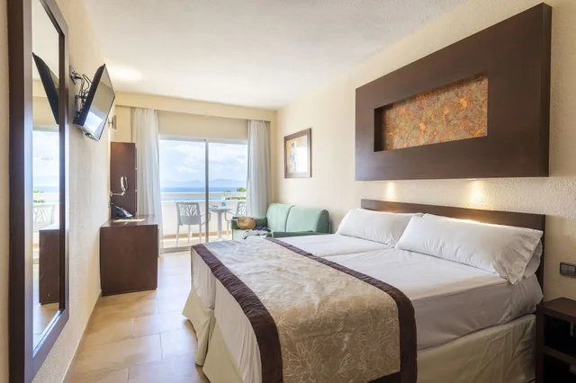 غرفة عائلية رباعية بسرير مزدوج بشرفة مع أريكة، Hotel Condesa 1/7