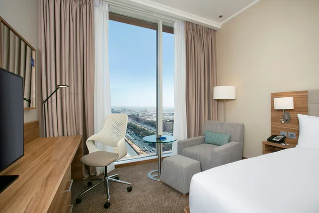 غرفة بسرير كينج، هيلتون جاردن إن الرياض المركز المالي(Hilton Garden Inn Riyadh Financial District) 2/3