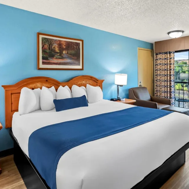جناح استوديو بسرير كينج بإطلالة على النهر، Baymont by Wyndham Yakima Riverfront 1/10