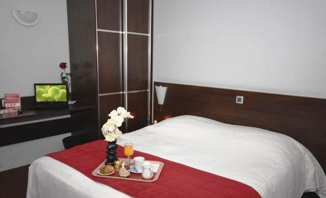 غرفة قياسية بسرير مزدوج أو سريرين منفصلين، Best Western Hotel du Phare 9/10